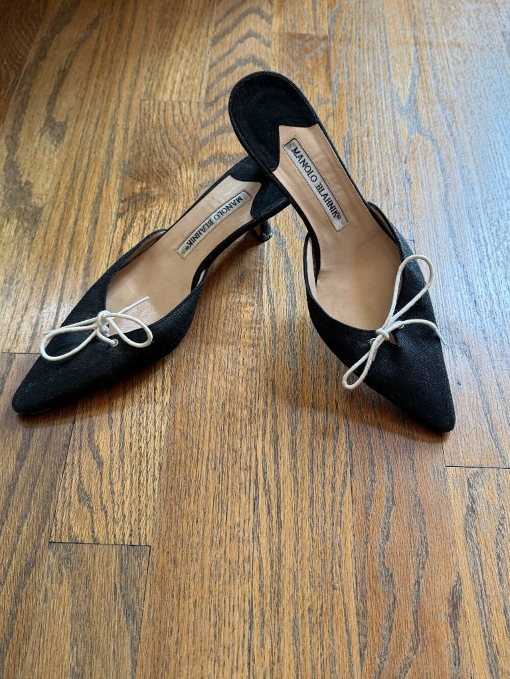 MANOLO BLAHNIK Black Canvas Pointed Toe Bow Mule Kitten Heels EU 36 US 6